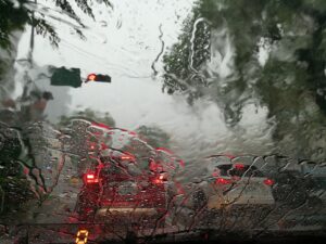 梅雨の時期に革靴の臭いを防ぐための対策は？